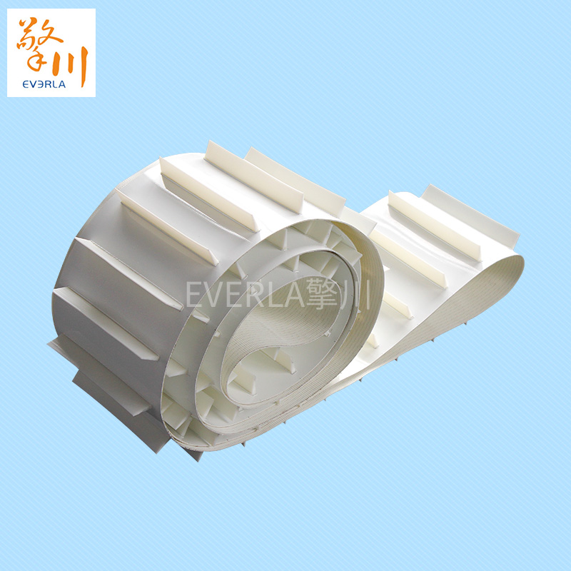 流水線爬坡加擋板白色食品PU<a href='http://www.ontimecarpet.com/shusongdai/' target='_blank'><u>輸送帶</u></a>