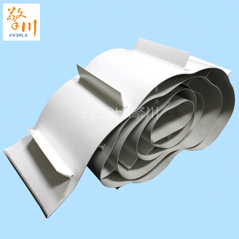 白色<a href='http://www.ontimecarpet.com/shusongdai/xiangjiao/' target='_blank'><u>擋板輸送帶</u></a> 鋼扣接口