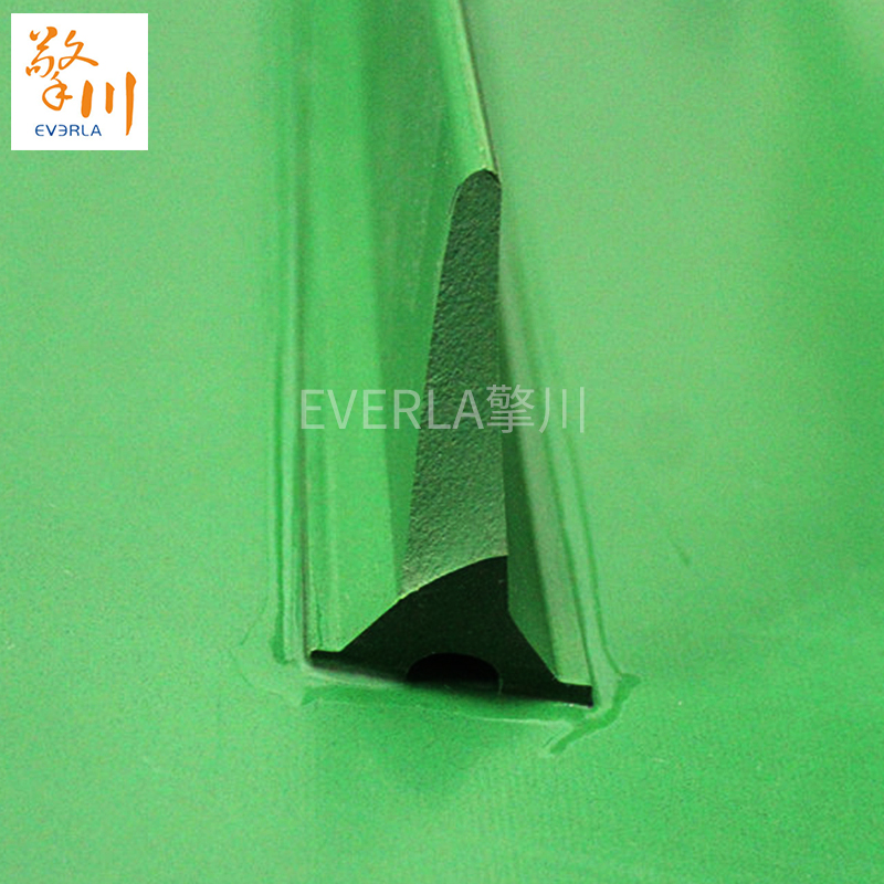 <a href='http://www.ontimecarpet.com/shusongdai/xiangjiao/' target='_blank'><u>擋板輸送帶</u></a>的三大優(yōu)勢